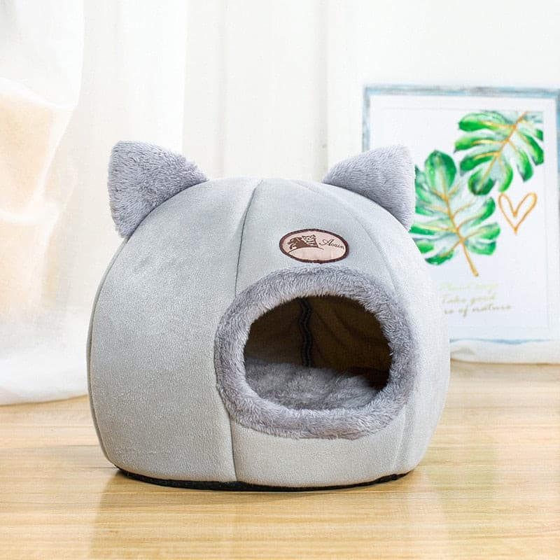 Warm & Snug Winter Cat Bed