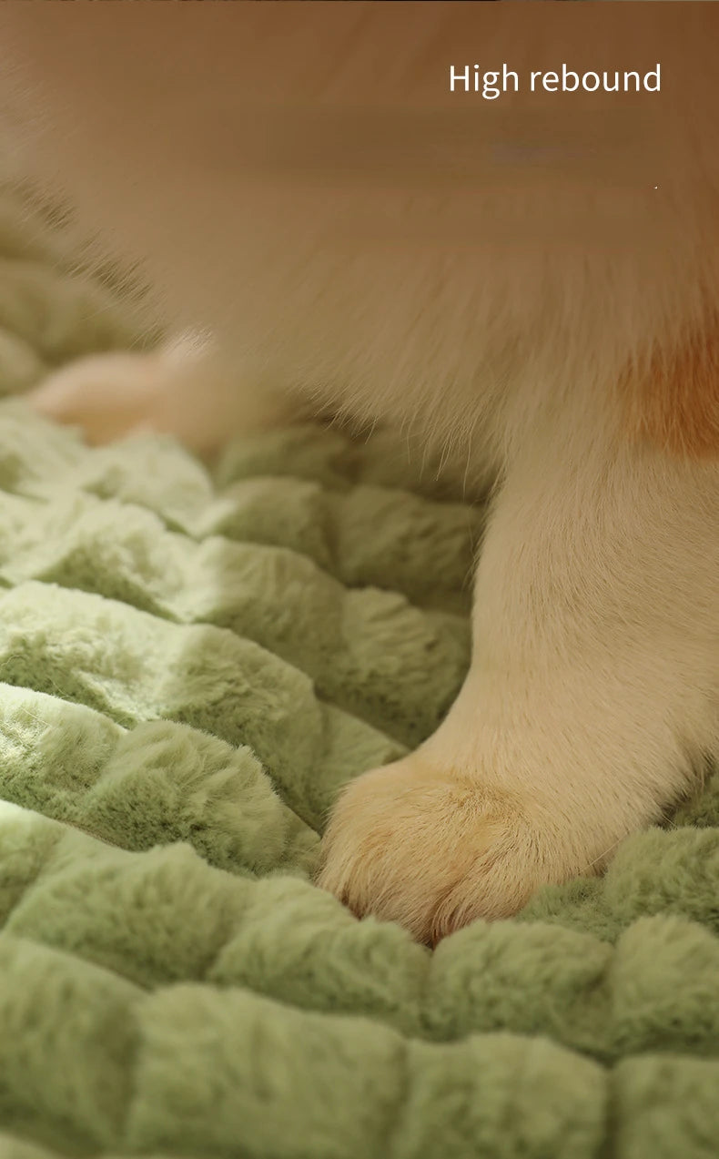 Luxury Plaid Dog Mat for Cozy Sleep